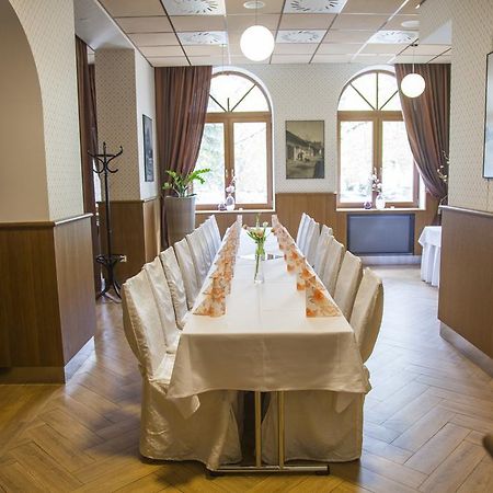 Hotel Eminent Zlaté Moravce Екстериор снимка