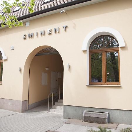 Hotel Eminent Zlaté Moravce Екстериор снимка