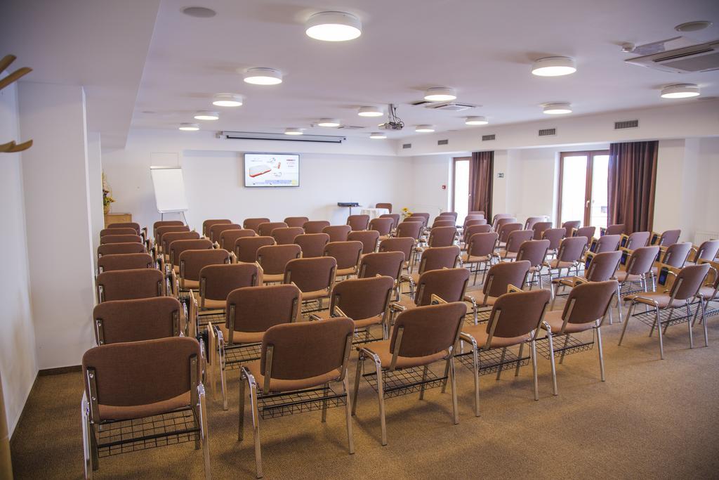 Hotel Eminent Zlaté Moravce Екстериор снимка