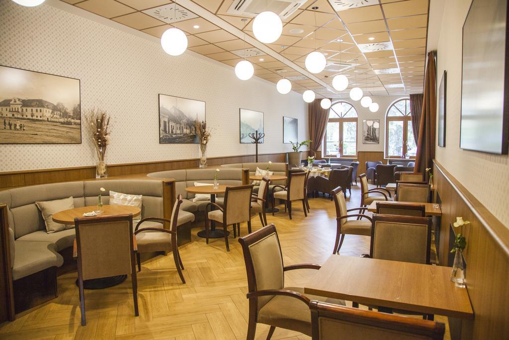 Hotel Eminent Zlaté Moravce Екстериор снимка